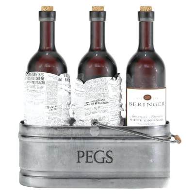 现代厨房玻璃酒瓶